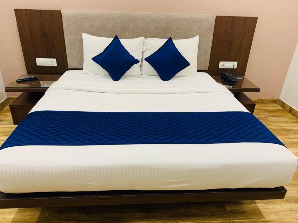 Hotel Ak Suites Patiāla Dış mekan fotoğraf