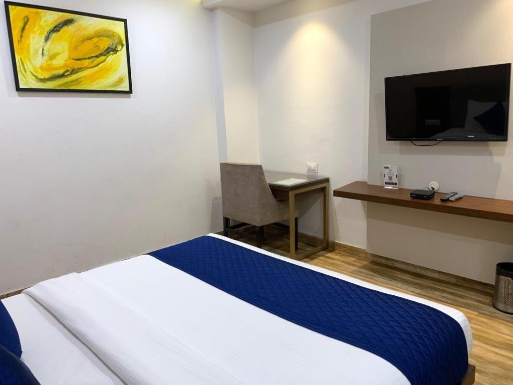 Hotel Ak Suites Patiāla Dış mekan fotoğraf