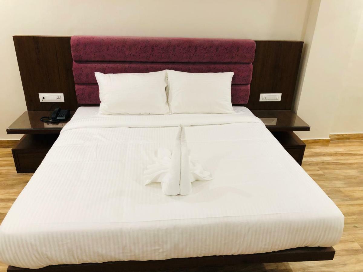 Hotel Ak Suites Patiāla Dış mekan fotoğraf