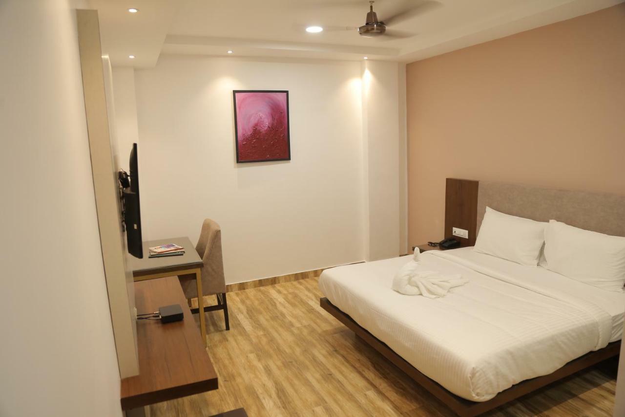 Hotel Ak Suites Patiāla Dış mekan fotoğraf