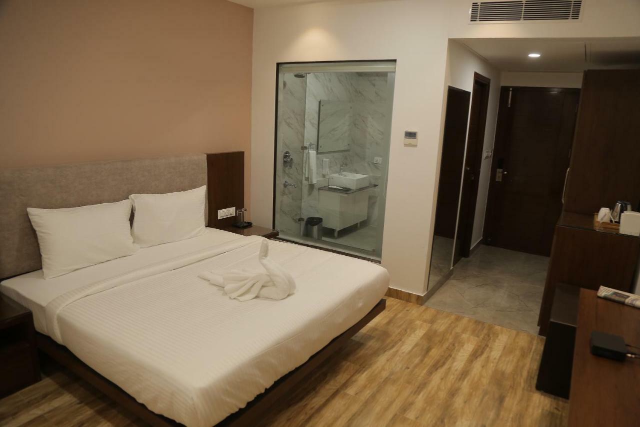 Hotel Ak Suites Patiāla Dış mekan fotoğraf