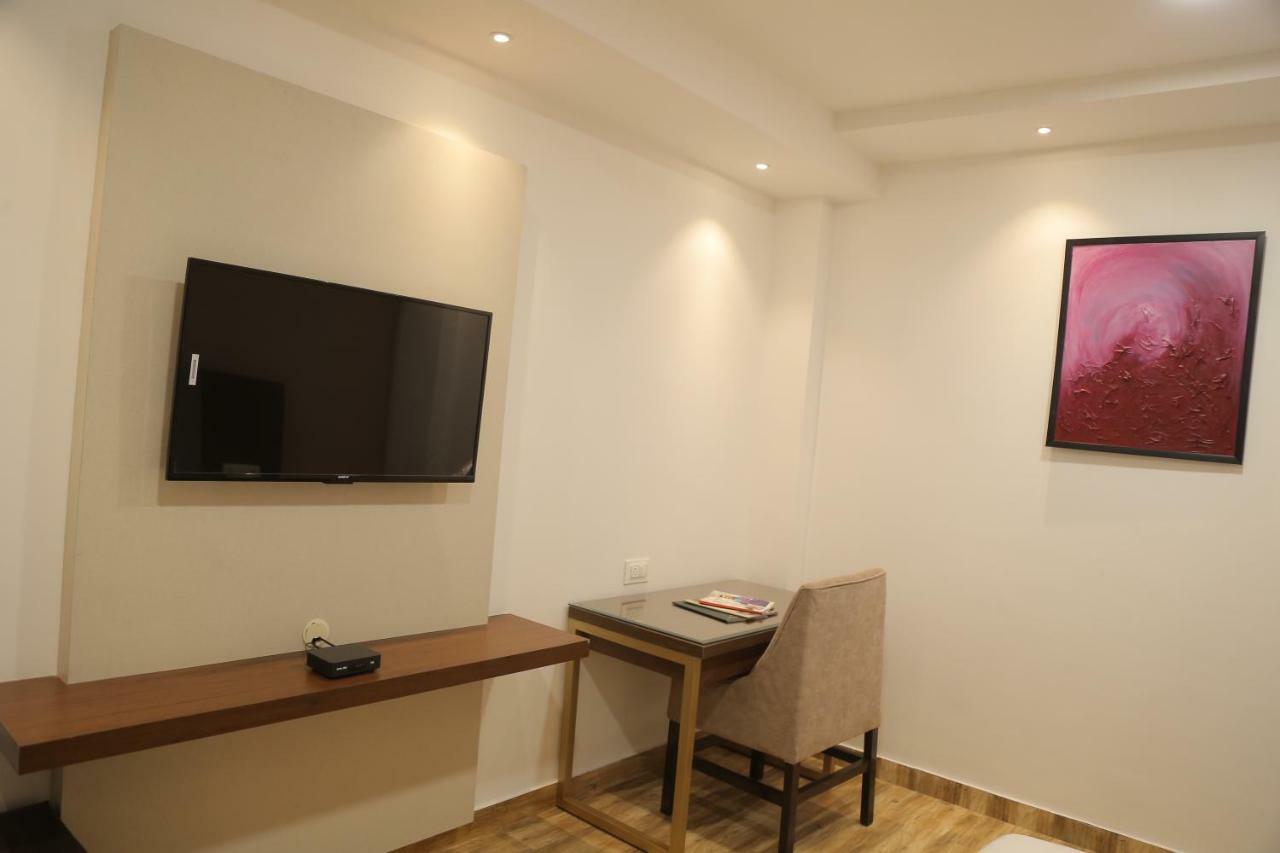 Hotel Ak Suites Patiāla Dış mekan fotoğraf